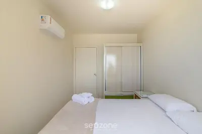 Uma cama ou camas num quarto em Apto 3Q pé na areia com vista mar CET802
