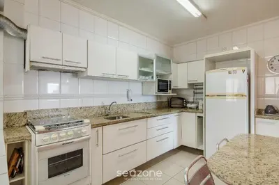A cozinha ou kitchenette de Apto 3Q pé na areia com vista mar CET802
