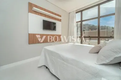 Uma televisão e/ou sistema de entretenimento em Aluguel Apartamento Sunrise 2 suítes