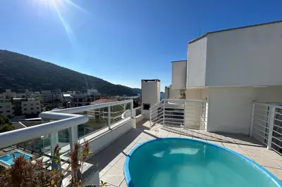 A piscina em ou perto de Cobertura com piscina e vista mar