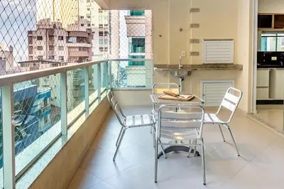 A cozinha ou kitchenette de Com garagem e banheira a 150m da praia N1188
