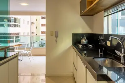 A cozinha ou kitchenette de Com garagem e banheira a 150m da praia N1188