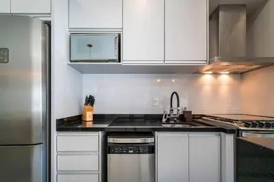 A cozinha ou kitchenette de Apartamento com duas suítes no centro de Bombinhas