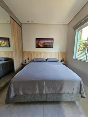Uma cama ou camas num quarto em GREY HOUSE, o seu refúgio em Canto Grande