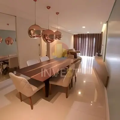 Lindo apartamento sobre a avenida principal com vista mar