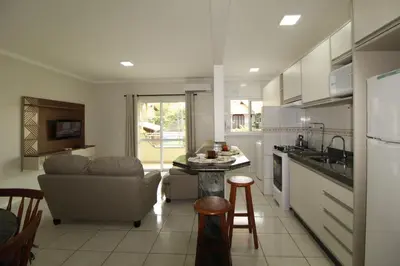 A cozinha ou kitchenette de 1012 Apto no centro Praia de Bombinhas