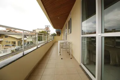 Uma varanda ou terraço em 1012 Apto no centro Praia de Bombinhas