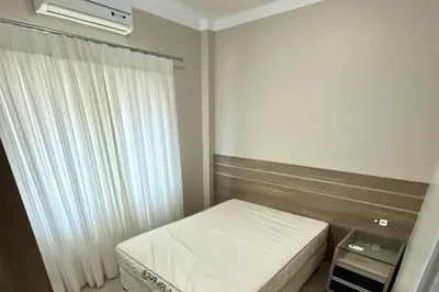 Uma cama ou camas num quarto em Apartamento 3 dormitórios na praia de Bombas