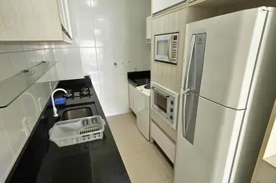 A cozinha ou kitchenette de Apartamento 3 dormitórios na praia de Bombas