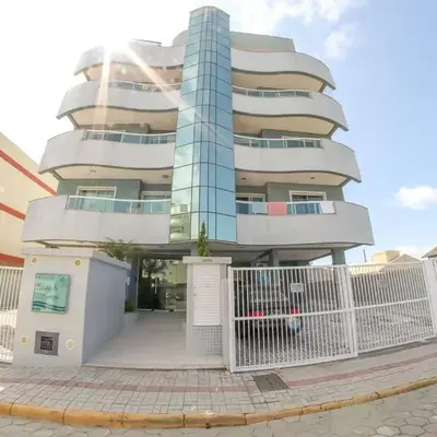 Apartamento 3 dormitórios na praia de Bombas