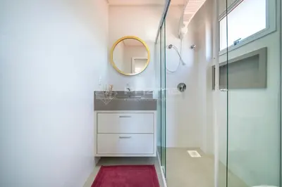 Uma casa de banho em Lindo Duplex na Praia de Canto Grande com ótima localização