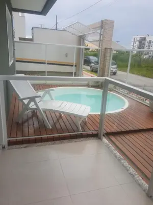 A piscina em ou perto de DEUS é bom o tempo todo