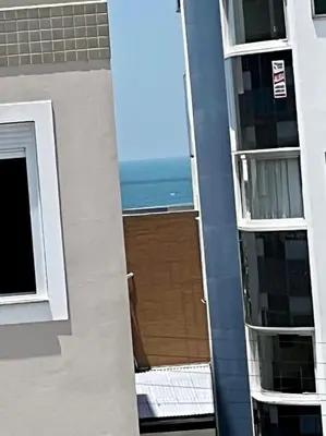 Uma vista do mar geral ou uma vista do mar a partir do apartamento