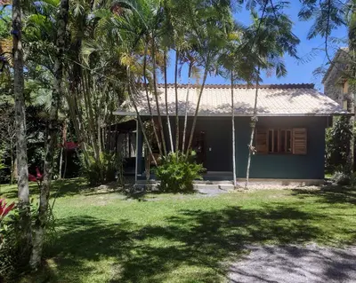 A planta de Casa em meio a natureza e próxima a praia