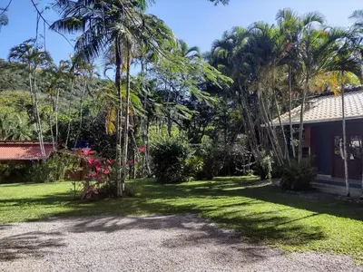 A planta de Casa em meio a natureza e próxima a praia