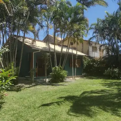 Casa em meio a natureza e próxima a praia