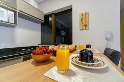 A cozinha ou kitchenette de Elegante Apartamento no Centro de Bombinhas, 200m da Praia
