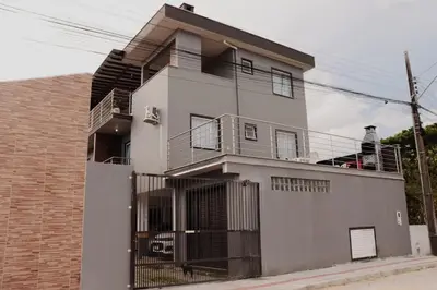 O edifício onde o apartamento está situado