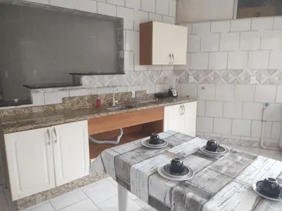 A planta de Apto climatizado amplo pé na areia - Itapema 180m da Praia