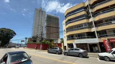 A planta de Apto climatizado amplo pé na areia - Itapema 180m da Praia
