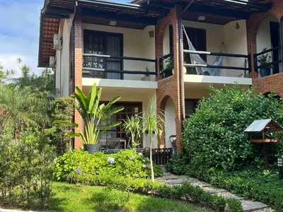 Um jardim no exterior de Casa pé na areia em praia paradisíaca