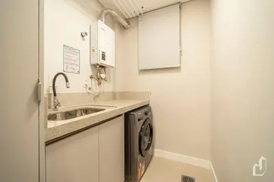A planta de Moderno apartamento com 02 dormitórios