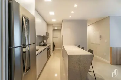 A cozinha ou kitchenette de Moderno apartamento com 02 dormitórios