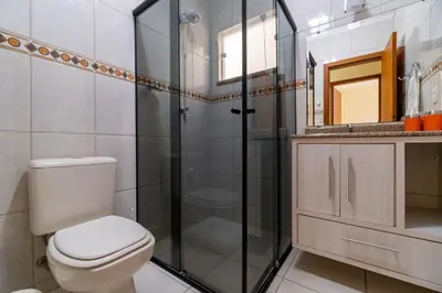 Uma casa de banho em Espaçosa Cobertura Duplex com Piscina Privativa