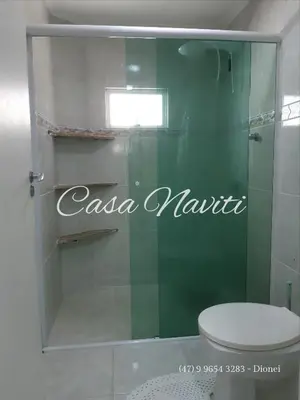 Uma casa de banho em Casa Naviti Rua Bem Te Vi 233 Bombinhas com piscina