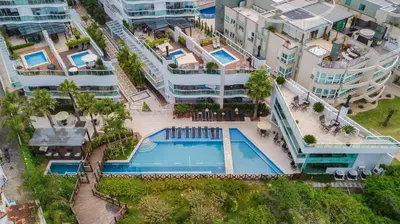 A piscina em ou perto de Varandas do Atlântico - Apartamento em Condomínio Pé na Areia