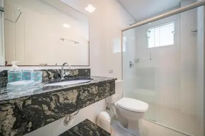 Uma casa de banho em 298 - Excelente apto a 30m do mar em Bombinhas
