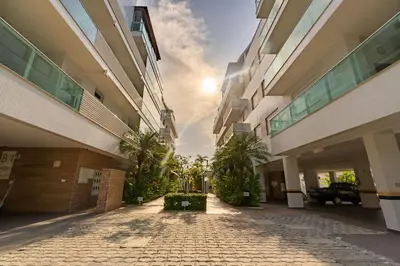 O edifício onde o apartamento está situado