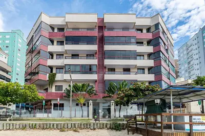 O edifício onde o apartamento está situado