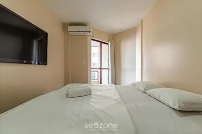 Uma cama ou camas num quarto em Aptos em Prédio à Beira-mar em Meia Praia, Itapema - EVBs