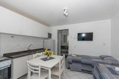 A cozinha ou kitchenette de Bombinhas Tourist Apart