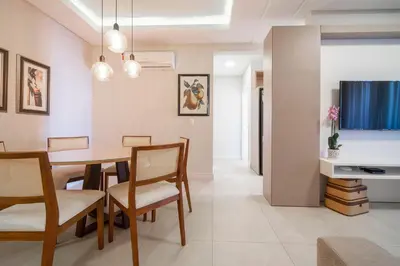 Uma área de estar em Mario Guilherme - Apto - 203 - Lindo apartamento condomínio de alto padrão com piscina e academia.