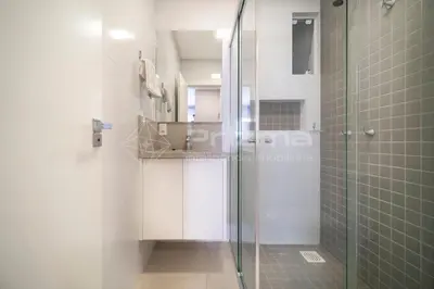 Uma casa de banho em Mario Guilherme - Apto - 303 - Lindo apartamento condomínio de alto padrão com piscina e academia.