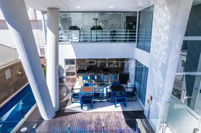 Uma área de estar em Mario Guilherme - Apto - 303 - Lindo apartamento condomínio de alto padrão com piscina e academia.