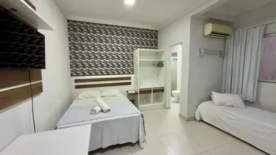 Uma cama ou camas num quarto em Loft Bombinhas Van Gogh