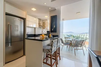 A cozinha ou kitchenette de Varandas do Atlântico - Fabuloso Apartamento com Vista Mar
