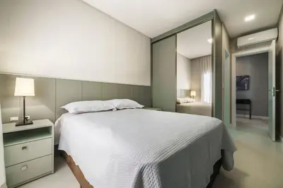 Uma cama ou camas num quarto em Apartamento 2 suítes com Piscina Centro Bombinhas