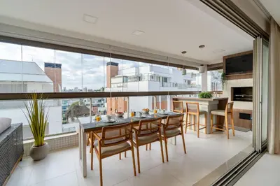 A planta de Luxuoso Apartamento em Condomínio com Piscina