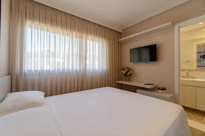 A planta de Luxuoso Apartamento em Condomínio com Piscina