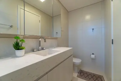 A planta de Luxuoso Apartamento em Condomínio com Piscina