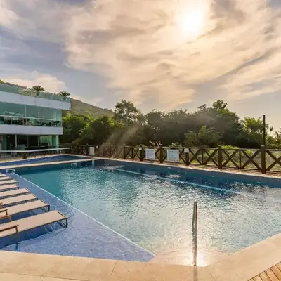Varandas do Atlântico - Confortável Apartamento em Condo Pé na Areia