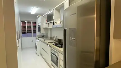 A cozinha ou kitchenette de Apto 2 Quartos, Ar, garagem e Praia Central a Pé