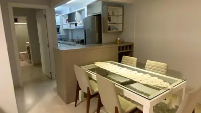 A cozinha ou kitchenette de Apto 2 Quartos, Ar, garagem e Praia Central a Pé