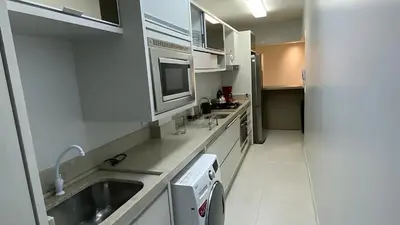 A cozinha ou kitchenette de Apto 2 Quartos, Ar, garagem e Praia Central a Pé
