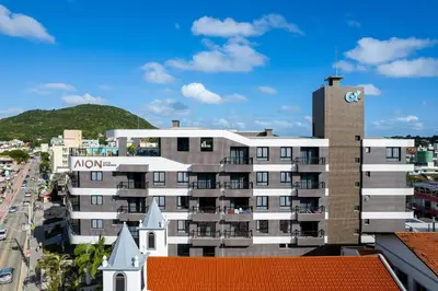 Uma vista geral da montanha ou uma vista da montanha a partir do apartamento