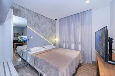 Uma cama ou camas num quarto em Aion 202 - Loft c/ cozinha - 50 metros da Praia